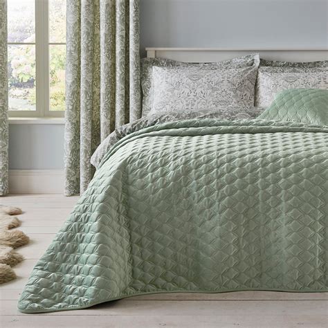 luxury bedspreads and throws uk.